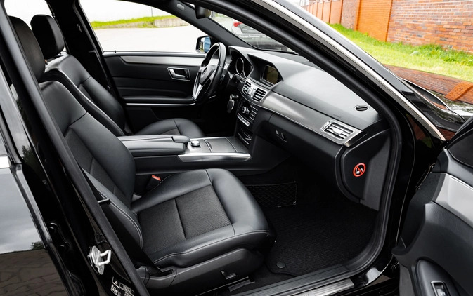 Mercedes-Benz Klasa E cena 62900 przebieg: 208000, rok produkcji 2013 z Warszawa małe 667